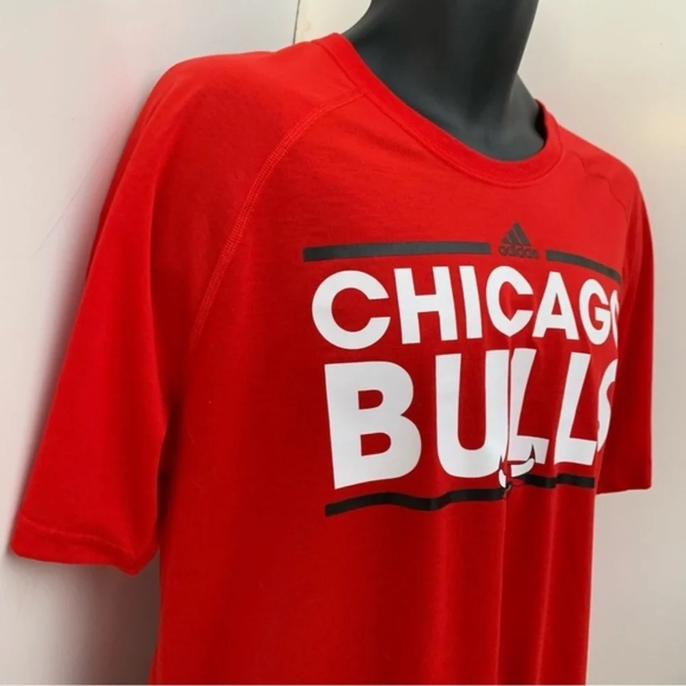 Adidas Chicago Bulls Ultimate Tee, Bright Red men’s short sleeve tee XL‎